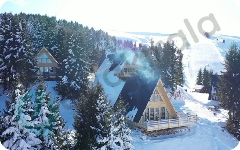 Ordu Çambaşı Yaylası'nda Kayak Pistine Kuşbakışı Bungalov