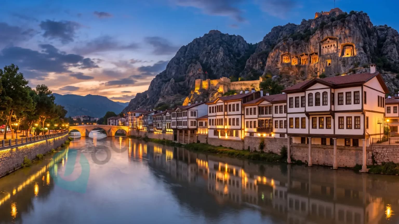 Amasya Yalıboyu Evleri : Yeşilırmak'a Yansıyan Şehzadeler Şehri